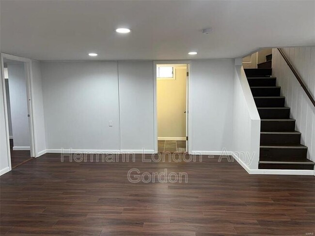 Building Photo - 8113 Parkwood Dr