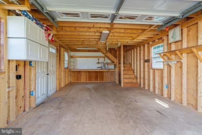 Building Photo - 122 E Richardson Ave