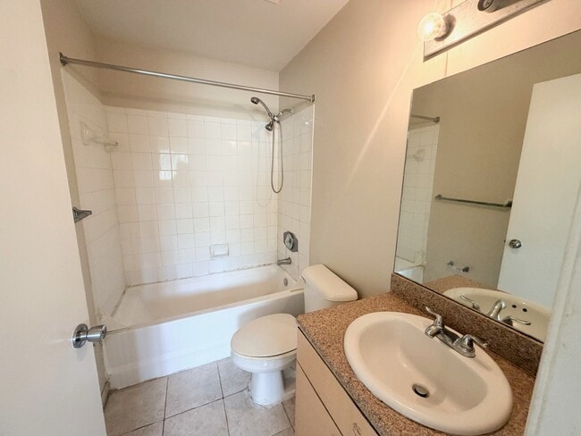 Building Photo - 960 Lake Victoria Dr