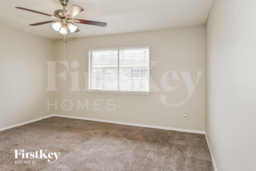 Building Photo - 4927 Kilkenny Dr