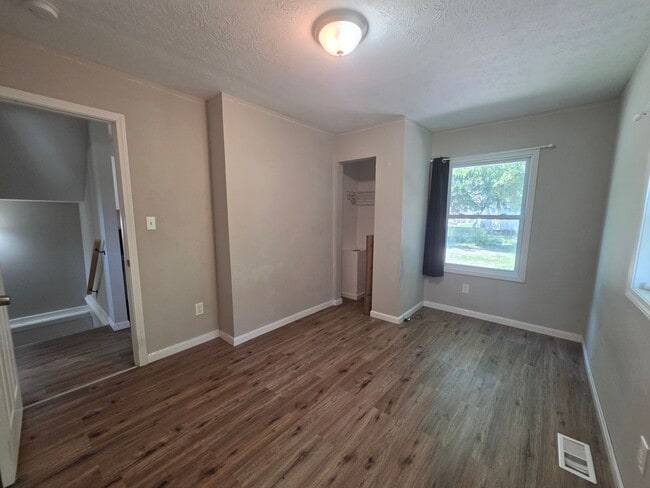 Building Photo - 454 Kling St