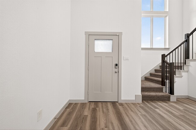 Building Photo - 1107 Lakes Edge Ln