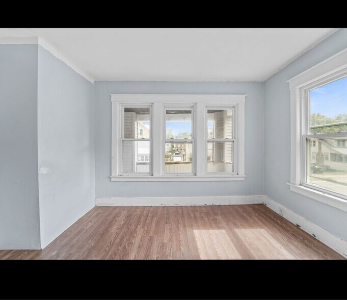 Building Photo - 40 Roberts St