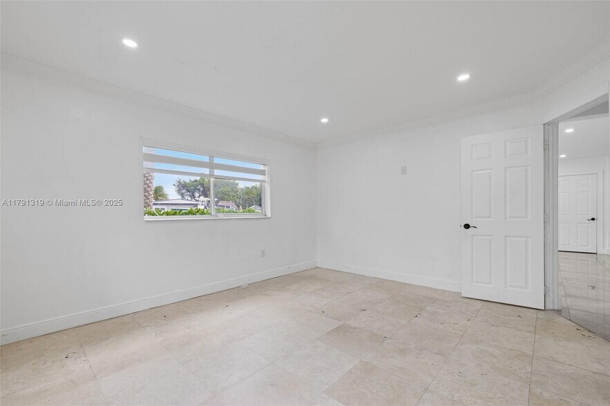 Building Photo - 6511 SW 31st St