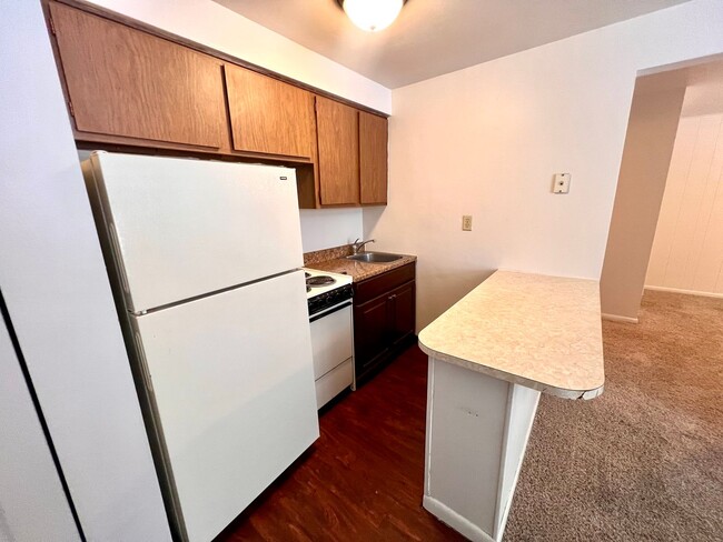 Building Photo - Moon Twp - Spacious 1 Bedroom 1 Bathroom -...