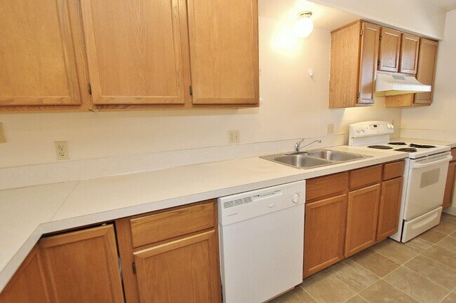 Building Photo - 551 N Moffatt Ave
