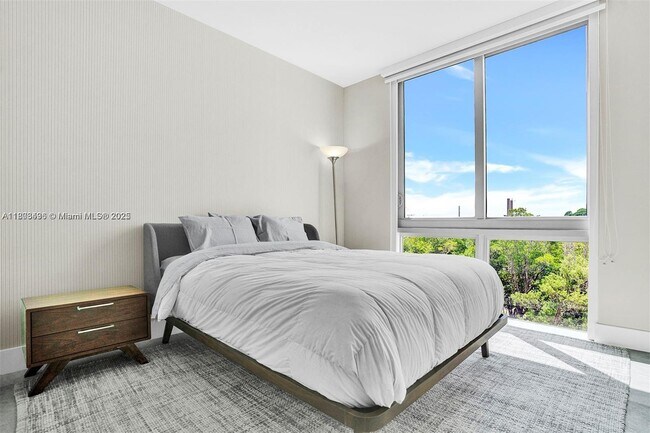 Building Photo - 16385 Biscayne Blvd