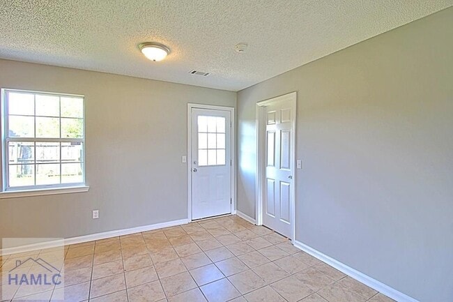 Building Photo - 850 Lyndsi Ln