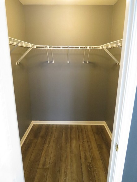 Building Photo - 465 Cary Woods Cir