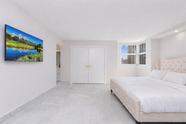 Building Photo - 1880 S Ocean Dr