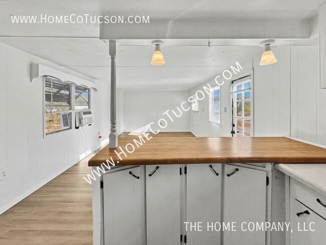 Building Photo - 1563 W Patton St