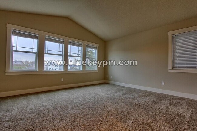 Building Photo - 4 Bed 3 Bath Home in Bethany Across From B...