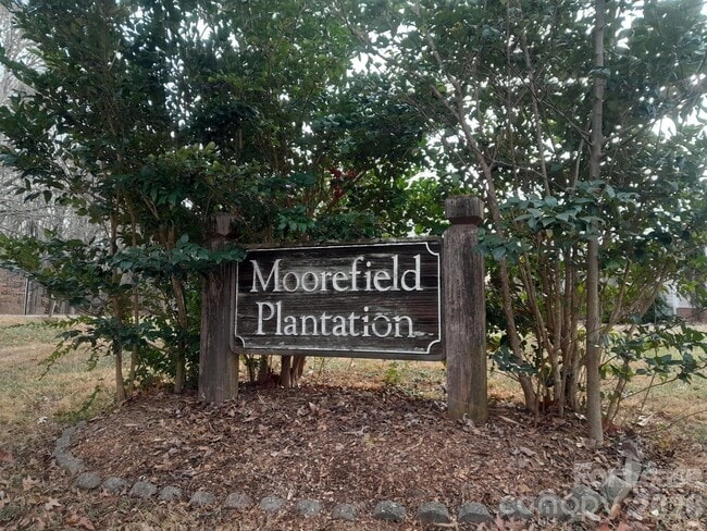 Building Photo - 237 Moorefield Dr