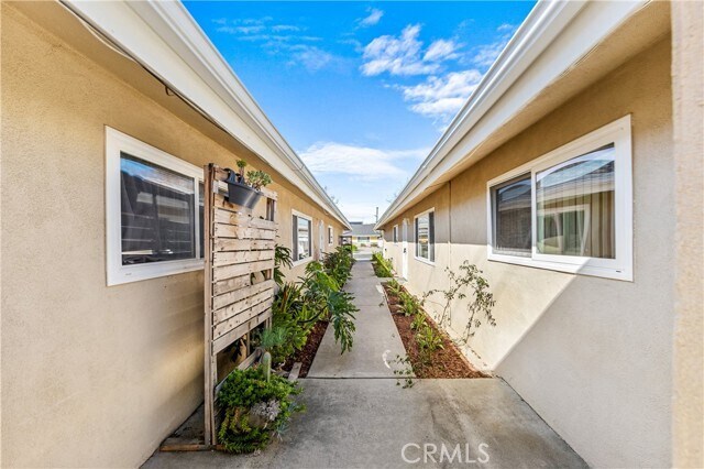 Building Photo - 5932 Santa Barbara Ave