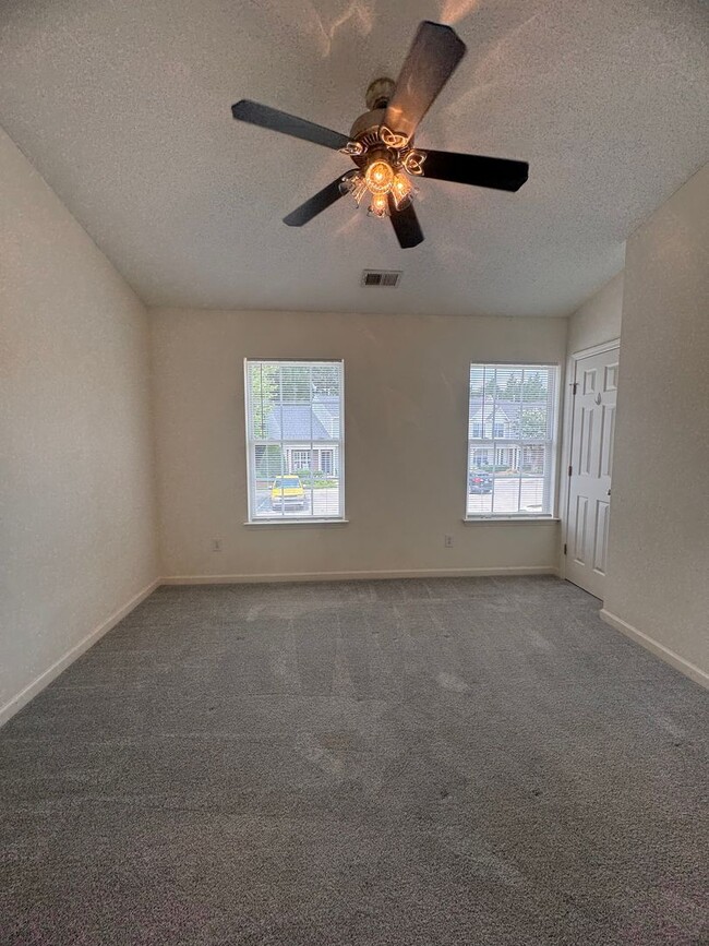 Building Photo - 2Br 1.5BA Townhome in Bridford Downs