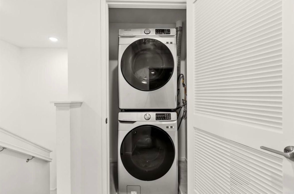 Building Photo - 359 Sweet Pl