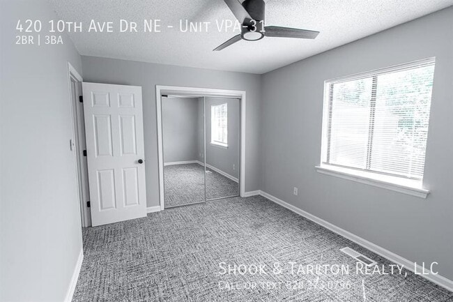 Building Photo - 420 10th Ave Dr NE