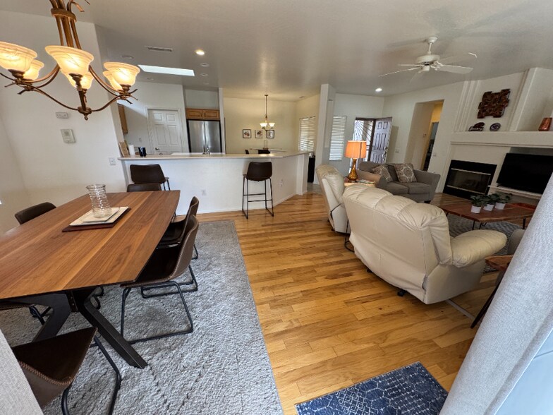 Building Photo - 18261 N Summerbreeze Way