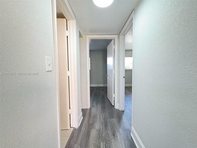 Building Photo - 101 NE 41st St