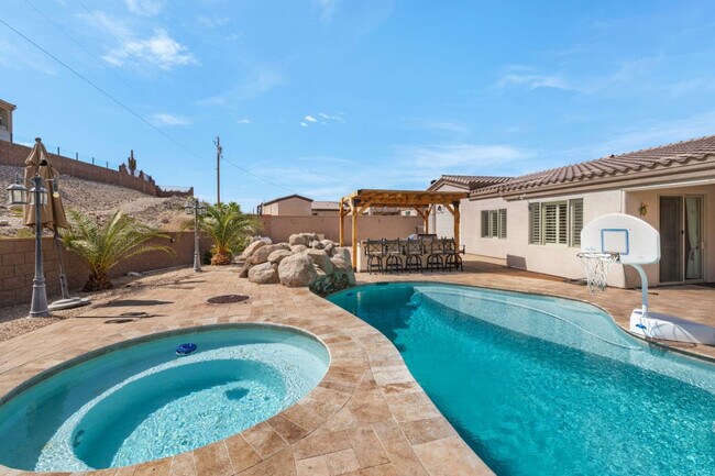 Building Photo - 3940 Duke Dr