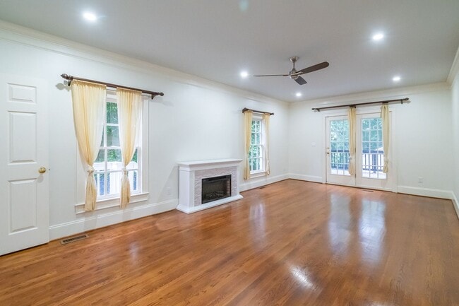 Building Photo - Spacious charmer in the heart of Dilworth ...
