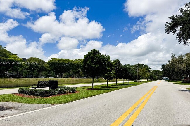 Building Photo - 3200 N Palm Aire Dr
