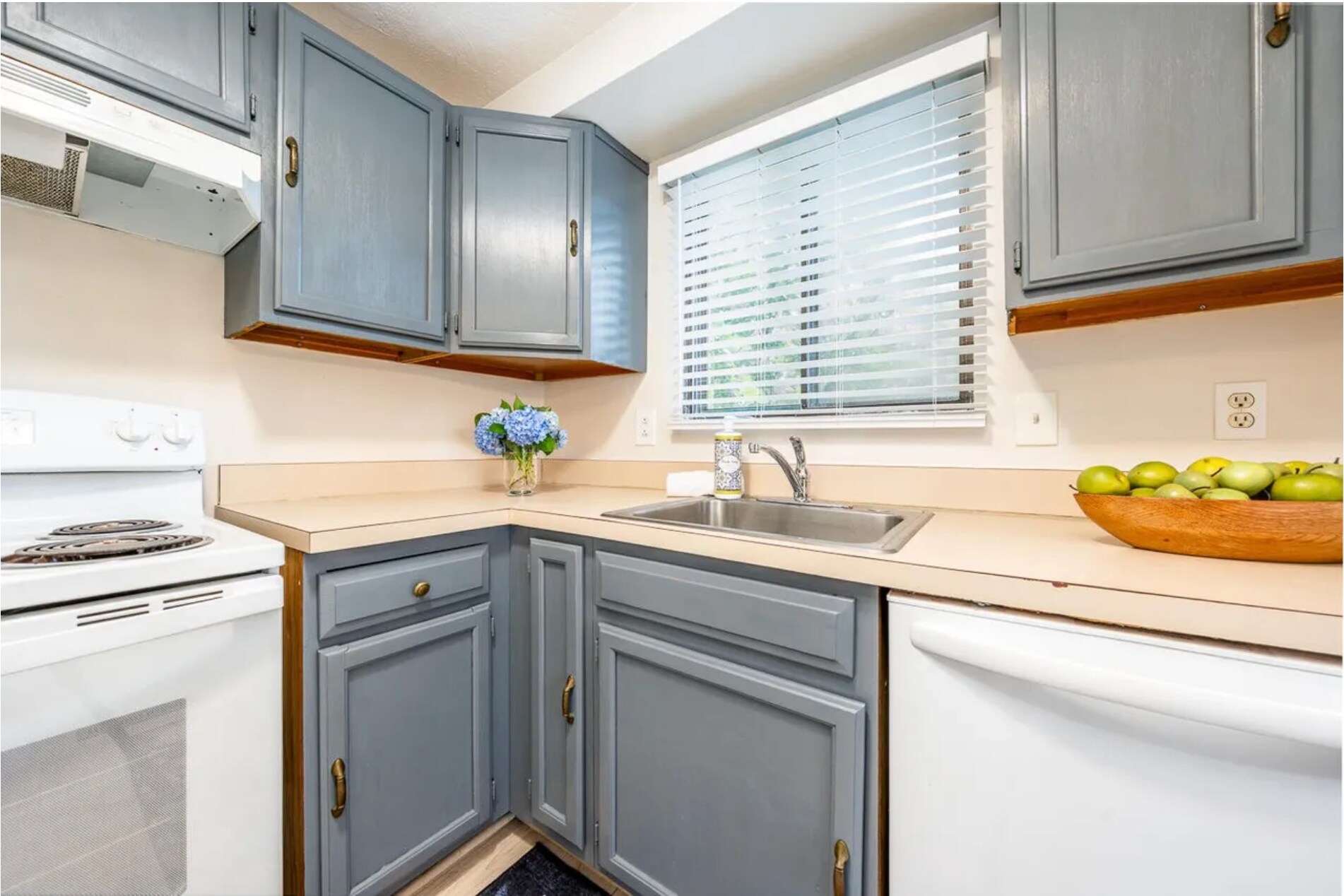 Kitchen - 329 W Main St