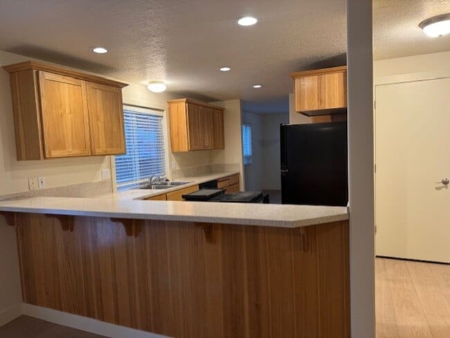 Building Photo - Family home just across from Pine Ridge elementary