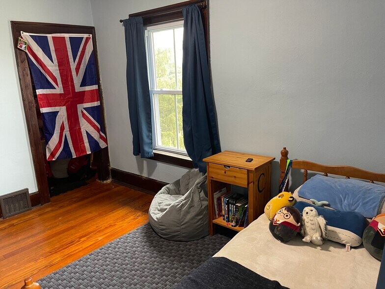 Bedroom 2- second level - W5198 Advance Rd