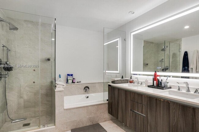 Building Photo - 488 NE 18th St