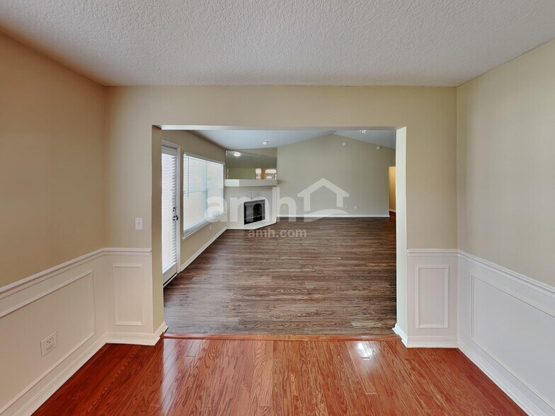 Building Photo - 1002 Chapeltown Cir N