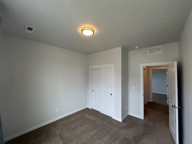 Building Photo - Iceberg Lake