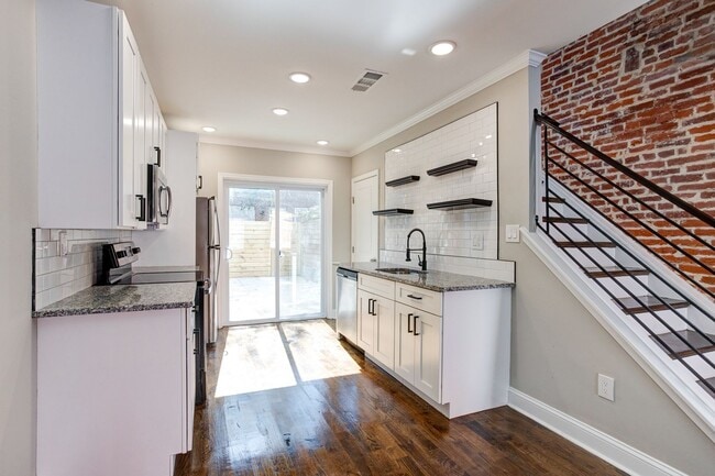 Building Photo - 2914 Westmont St