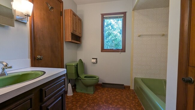 Building Photo - 7907 W R Ave