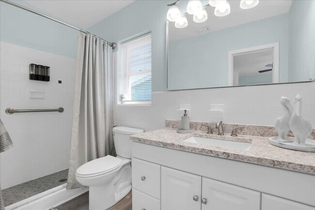 Building Photo - 115 Leland St SE