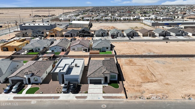 Building Photo - 14936 Hill Ridge Ct