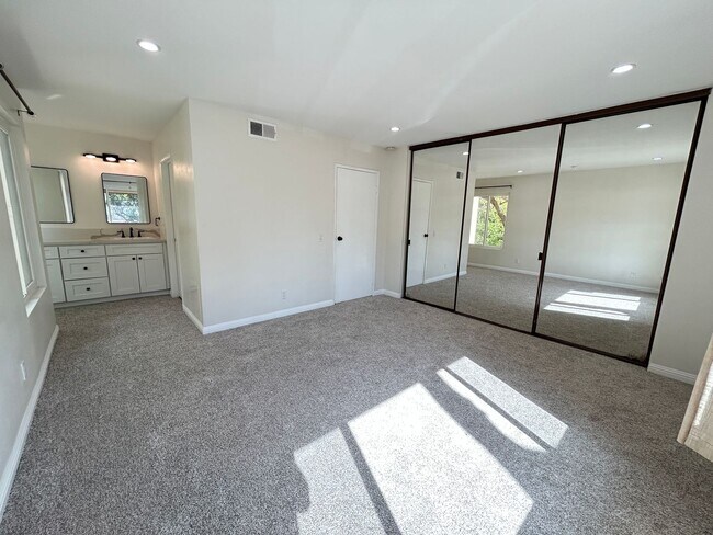 Building Photo - 5749 E Creekside Ave