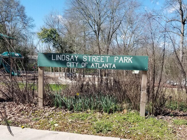 Building Photo - 543 Oliver St NW