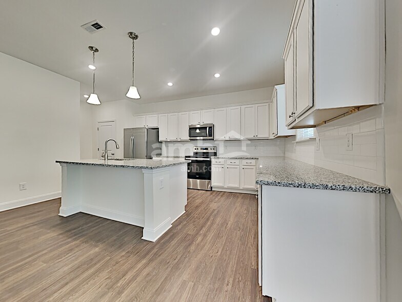 Building Photo - 3076 Day Flower Dr