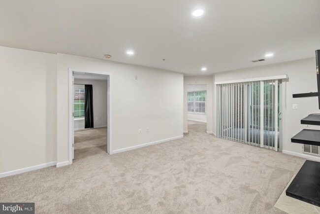Building Photo - 6610 Lake Park Dr