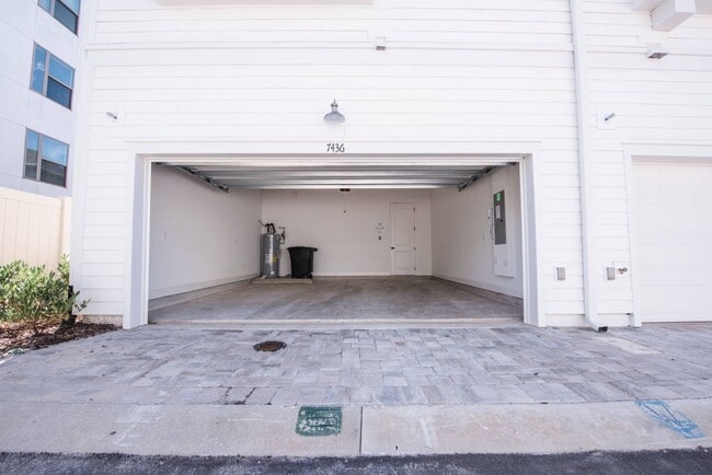 Building Photo - 7436 Calusa Ct