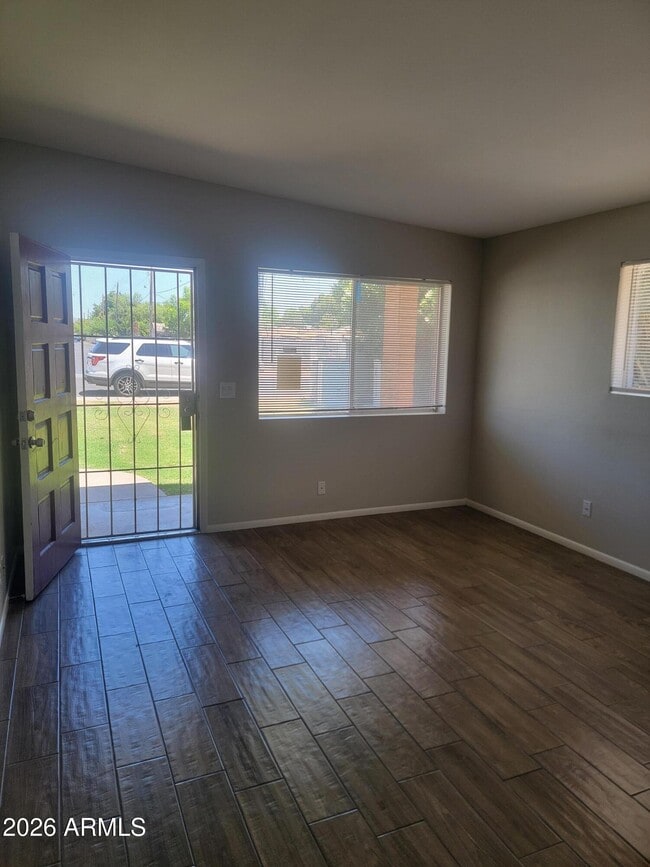 Building Photo - 204 N Standage
