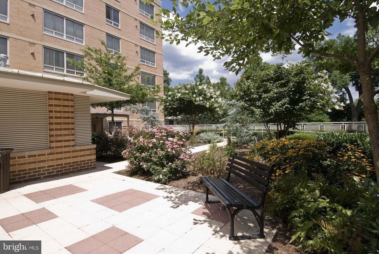 Building Photo - 355 I St SW