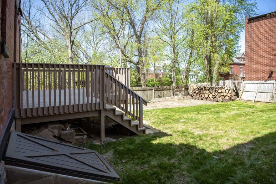 Building Photo - 1382 Burdette Ave