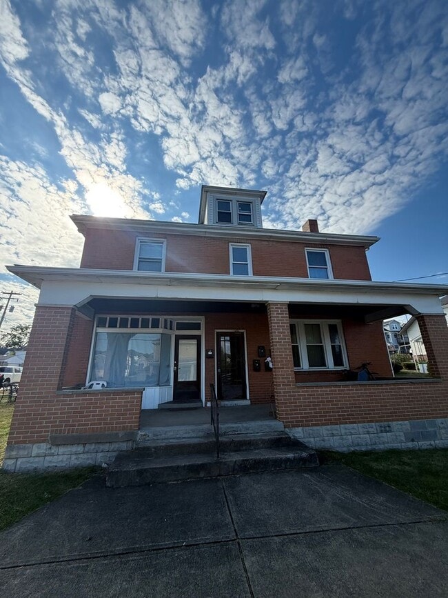 Primary Photo - 438 Euclid Ave