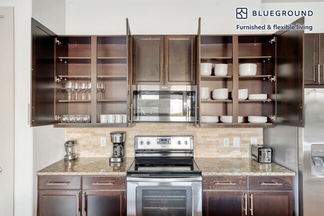 Building Photo - 422 W Riverside Dr