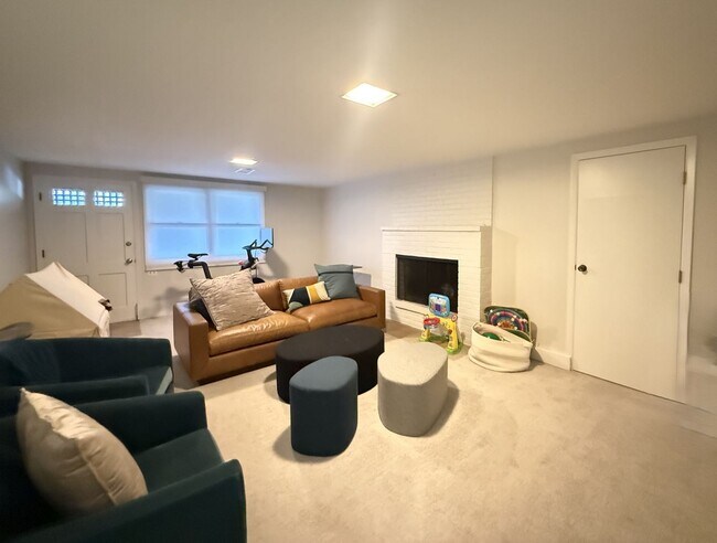 Building Photo - Beautiful & Bright! Sunning Council Crest Home W/ Exceptional Outdoor Sitting/Entertaining Areas!