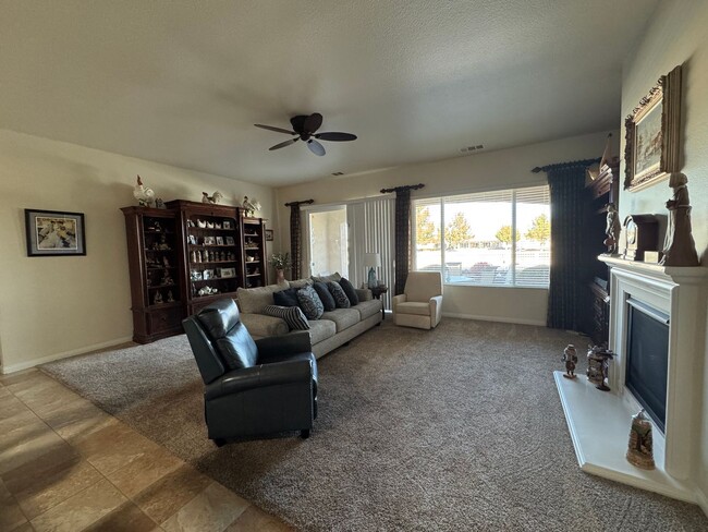 Building Photo - 55 + Community of Sun City Del Webb in App...