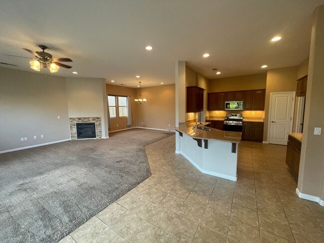 Building Photo - Sparks Home in Gated Community!