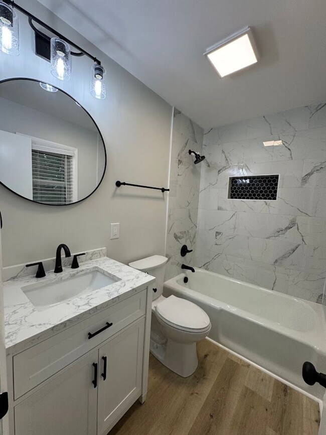 Building Photo - 2205 Hathaway Dr